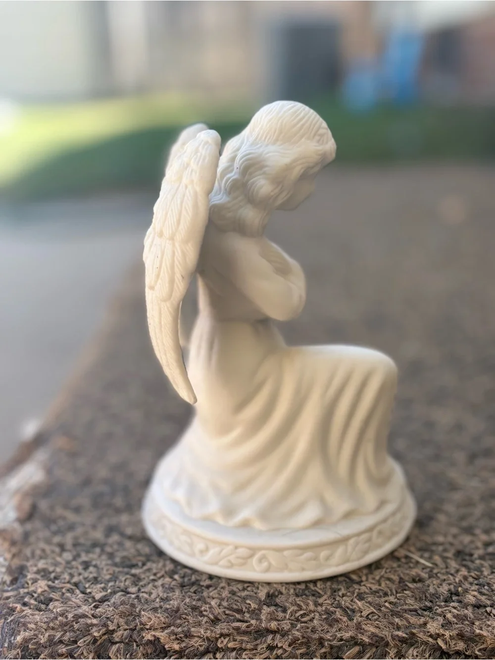 Cream Angel Figurine Set — Peaceful Kneeling Statues for Home Decor